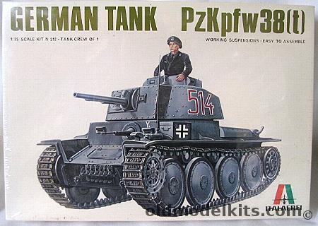 Italaerei 1/35 Pz. Kpfw. 38(t) Tank, 212 plastic model kit